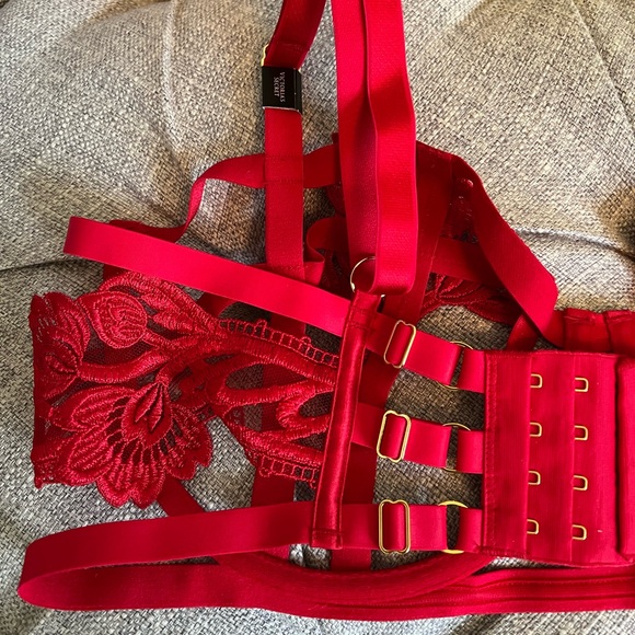 VS Luxe Banded Balconette Bra - Picture 10 of 14